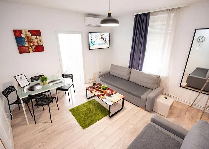 Old Town Apartment *